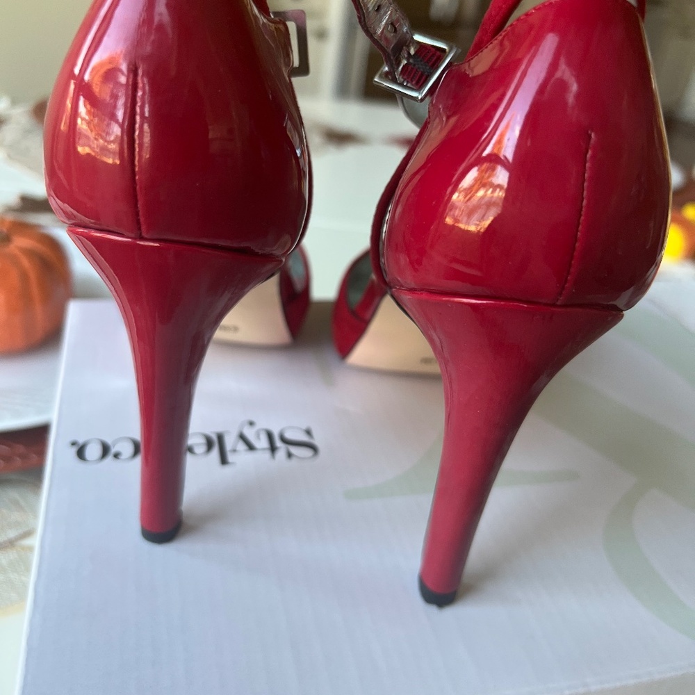 Shoes - Picture 5 of 5